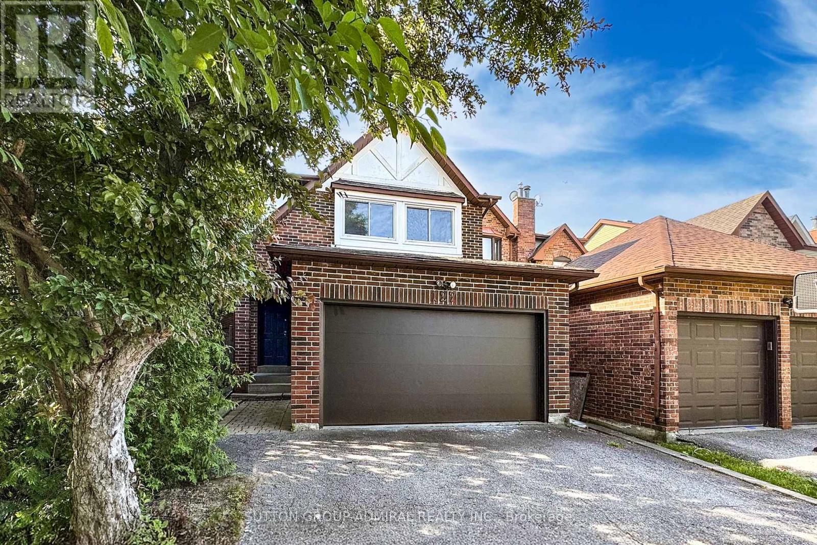 127 N Meadow Cres, Vaughan, ON L4J 3C4
