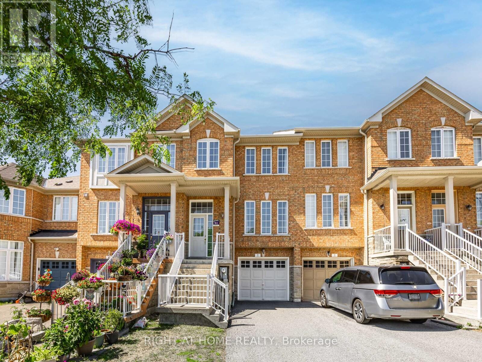 6 Martell Gate, Aurora, ON L4G 0C4