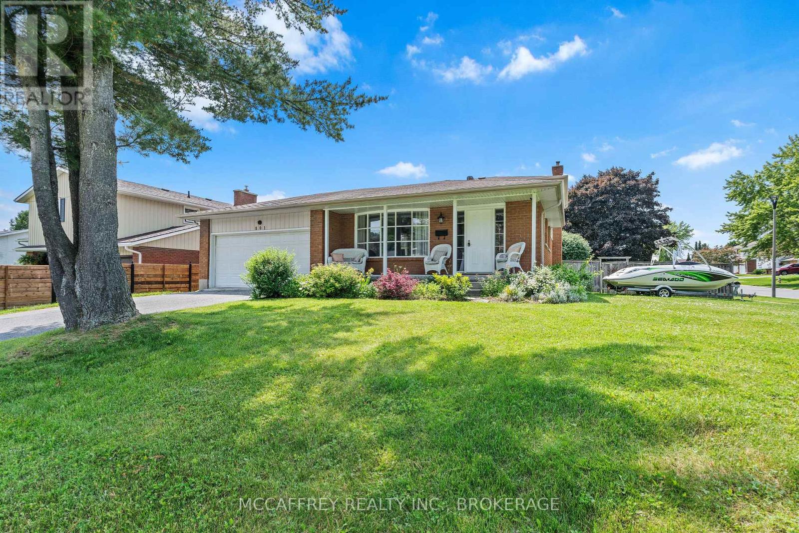 801 High Gate Park Dr, Kingston, ON K7M 5Z5