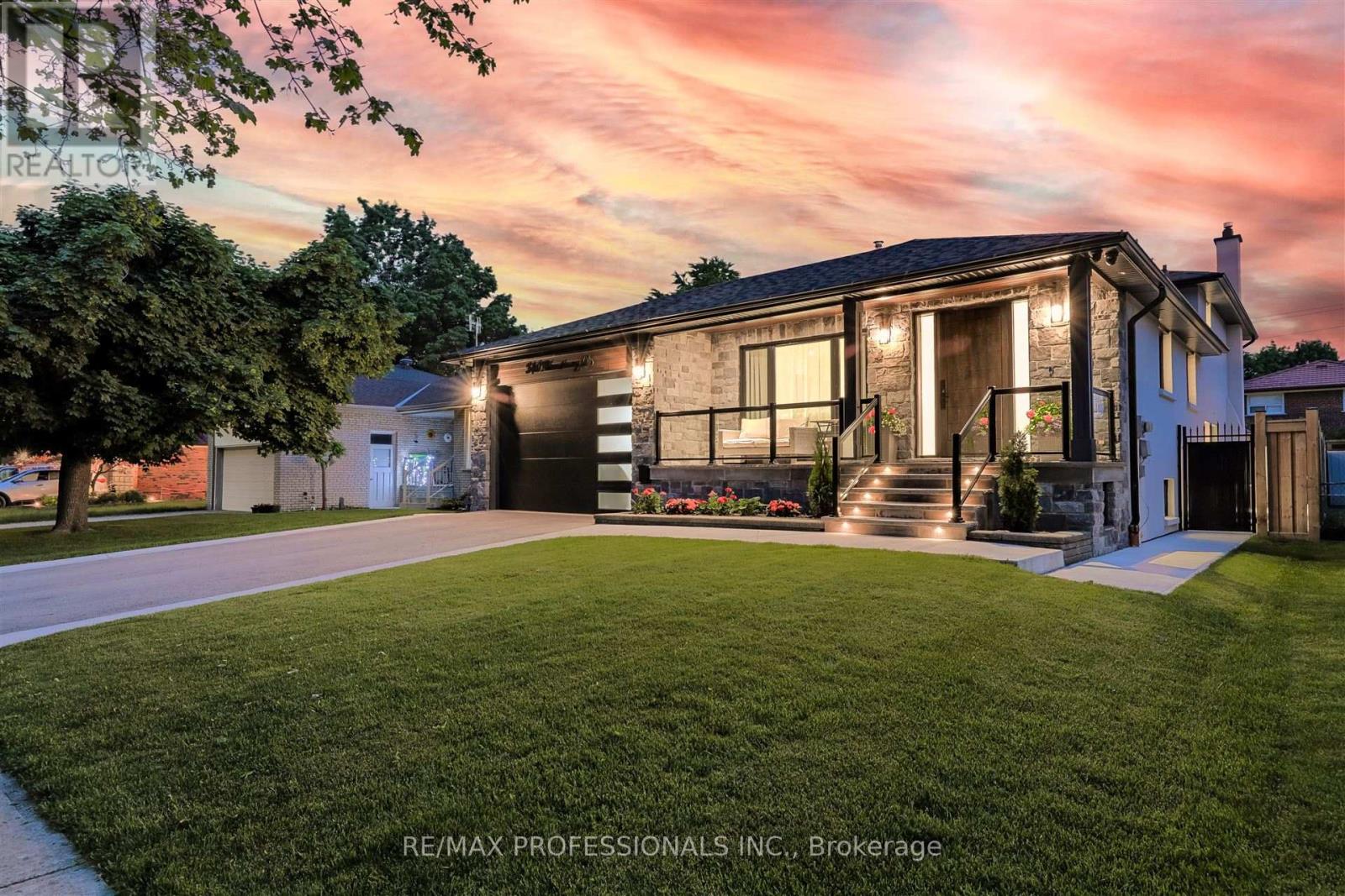310 Chantenay Dr, Mississauga, ON L5A 1E7