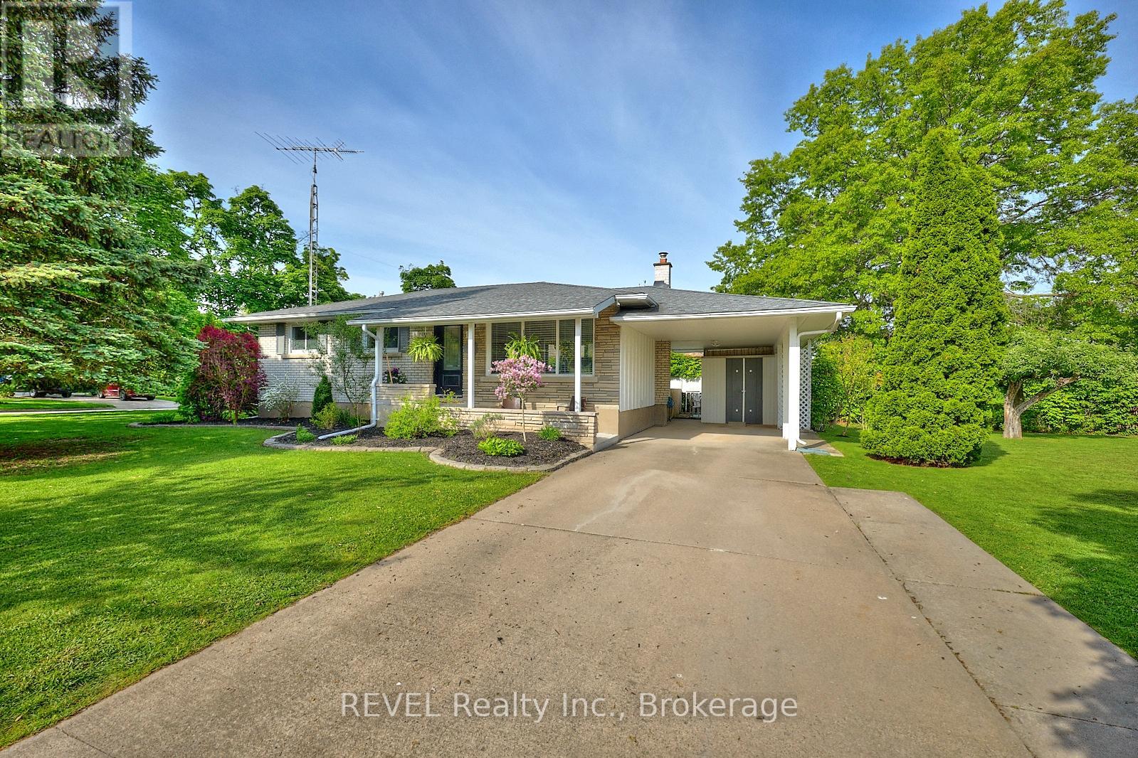 12 Ridley Heights Dr, St. Catharines Ridley, ON L2S 2J2