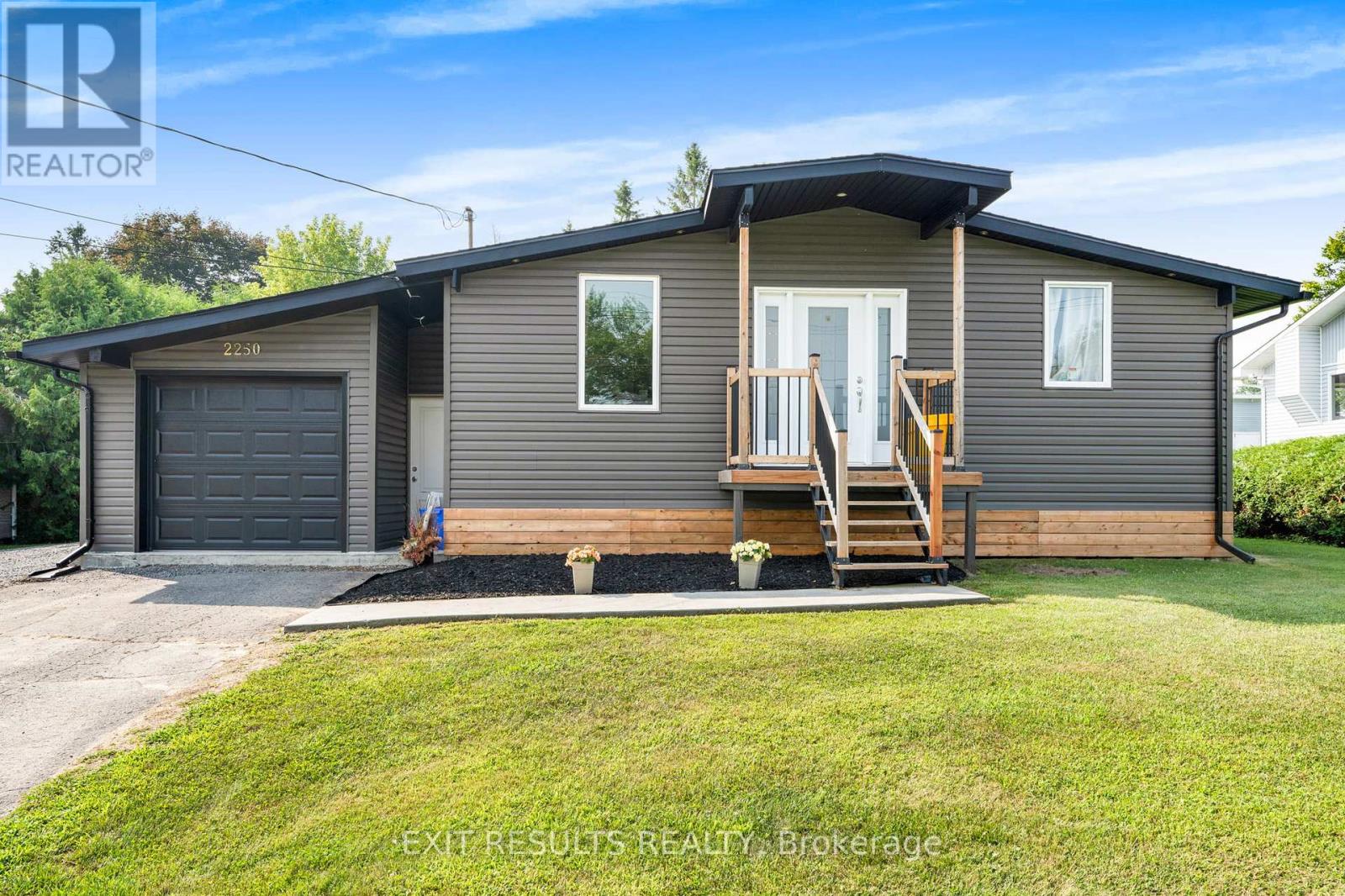 2250 Lapointe St, Clarence-Rockland, ON K0A 1E0