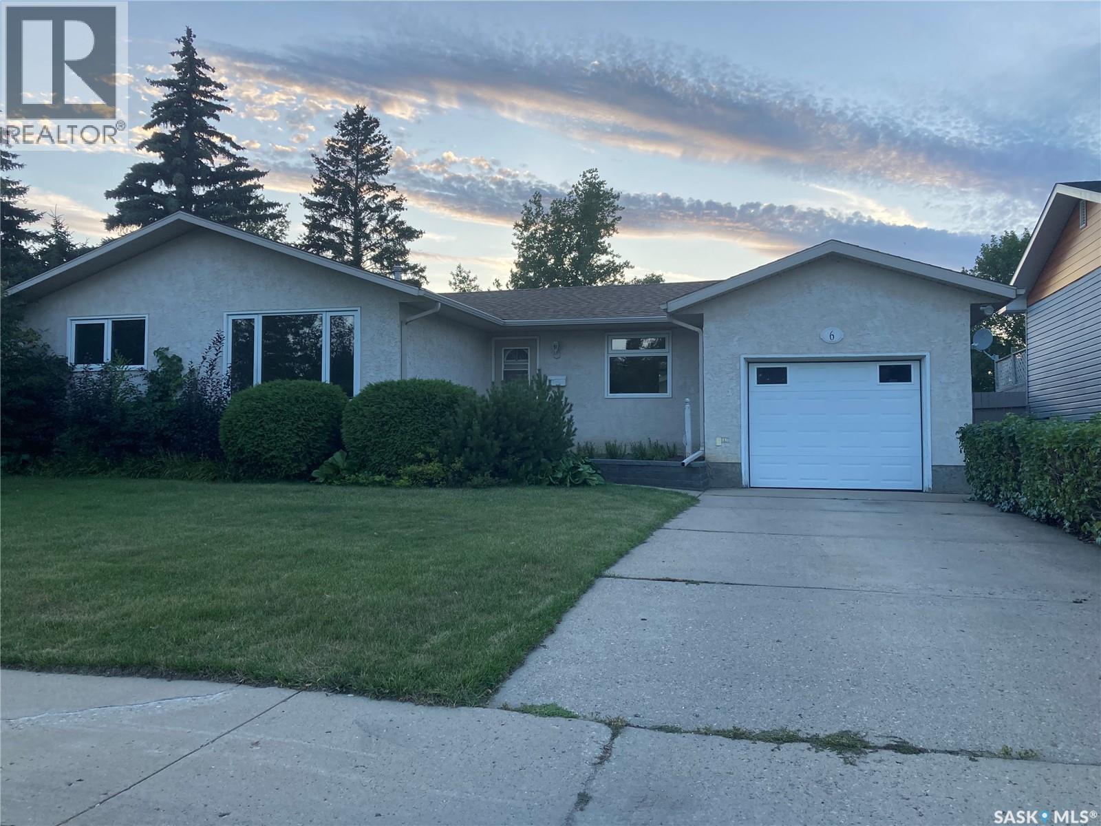 6 Noble Cres, Saskatoon, SK S7K 1B7