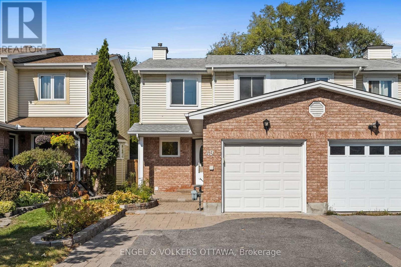 49 Burlington Cres, Ottawa, ON K1T 3K8