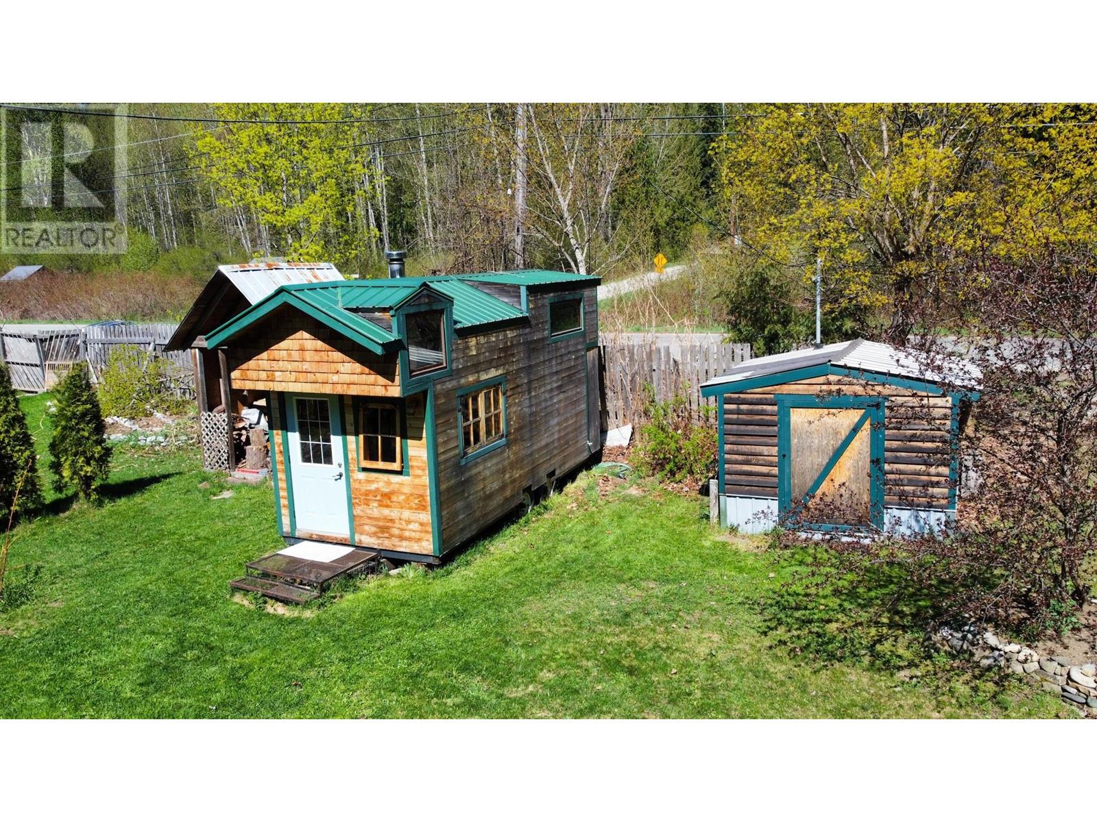 7404 1 Ave, Ymir, BC V0G 2K0