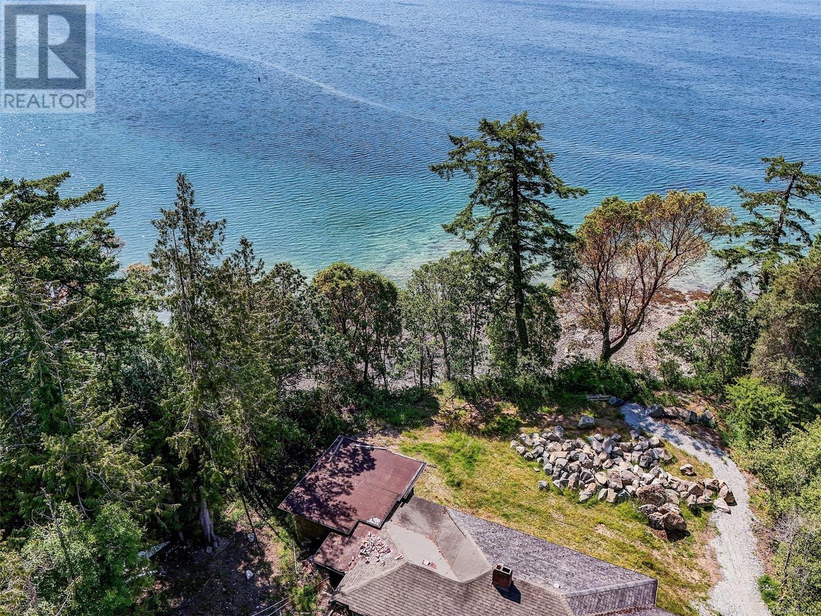 847 Towner Park Rd, North Saanich, BC V8L 5L6