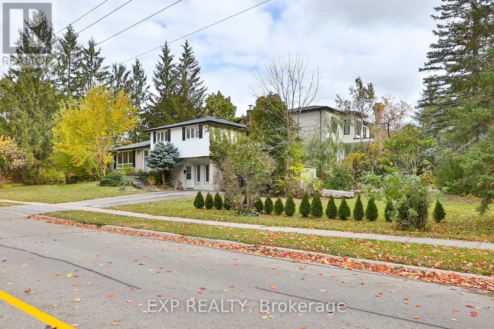 165 Carlson Dr, Newmarket Gorham-college Manor, ON L3Y 3H2