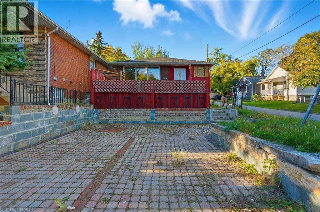 34 Gale Cres, St. Catharines, ON L2R 3K9