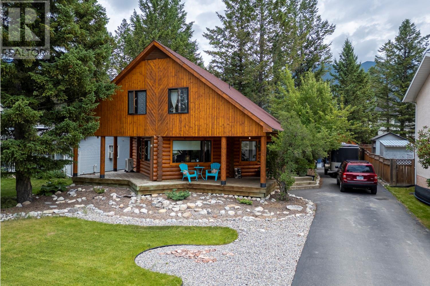 7500 Rivercrest Rd, Radium Hot Springs, BC V0A 1M0