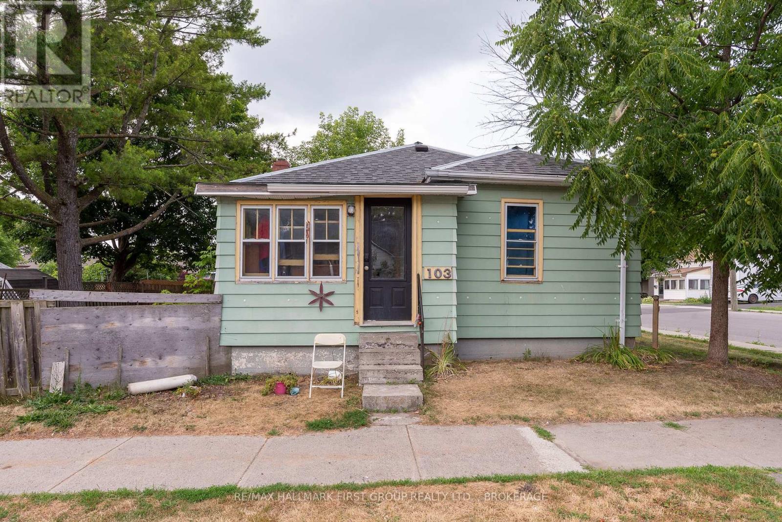 103 Centre St, Deseronto, ON K0K 1X0