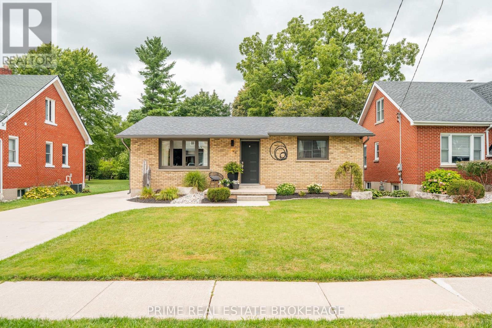 94 John St E, South Huron, ON N0M 1S1