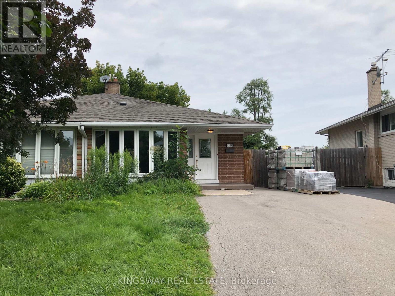 1489 Sandgate Cres, Mississauga, ON L5J 2E3