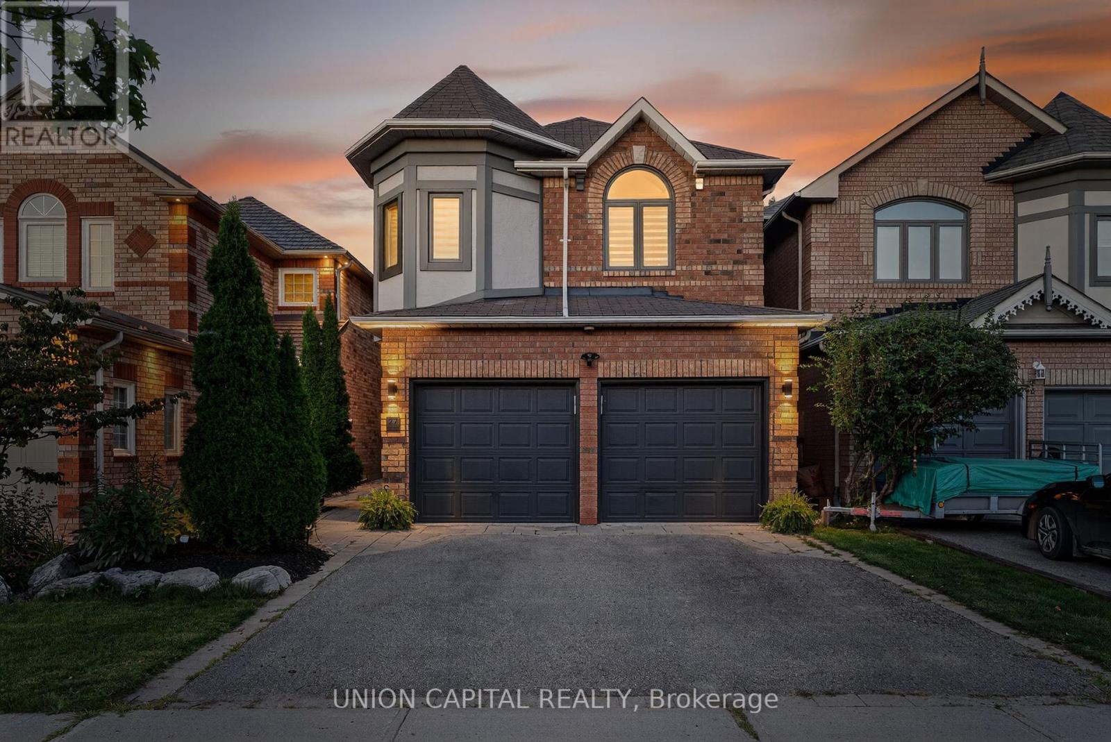 27 Trent St, Aurora, ON L4G 7E7