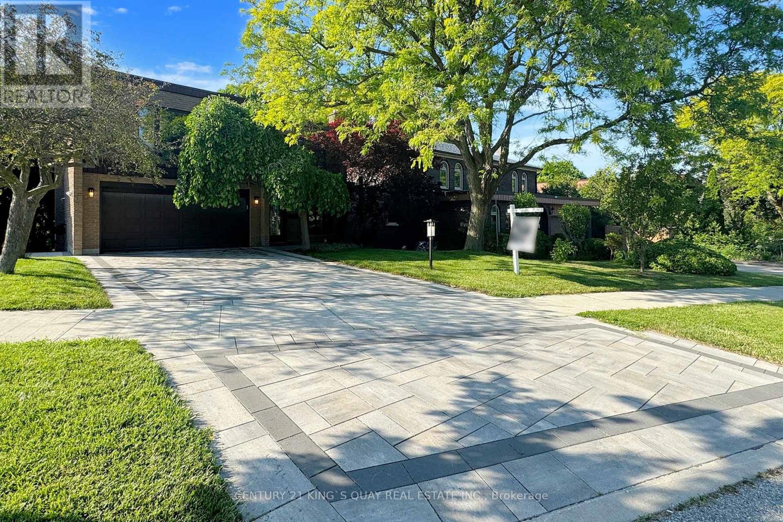 22 Coreydale Ct, Toronto Bathurst Manor, ON M3H 4T2