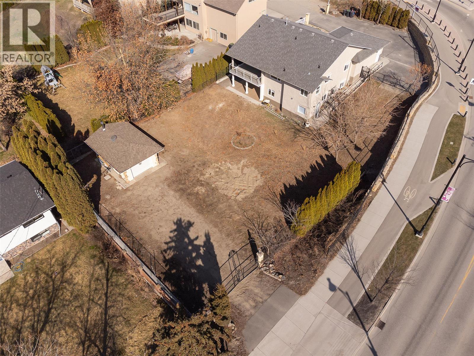 2640 Boucherie Rd, West Kelowna, BC V1Z 1J2