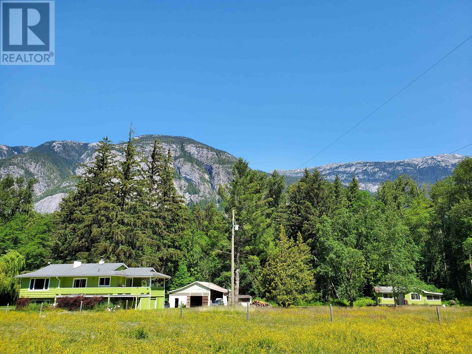 1690 Mackenzie 20 Hwy, Hagensborg, BC V0T 1H0