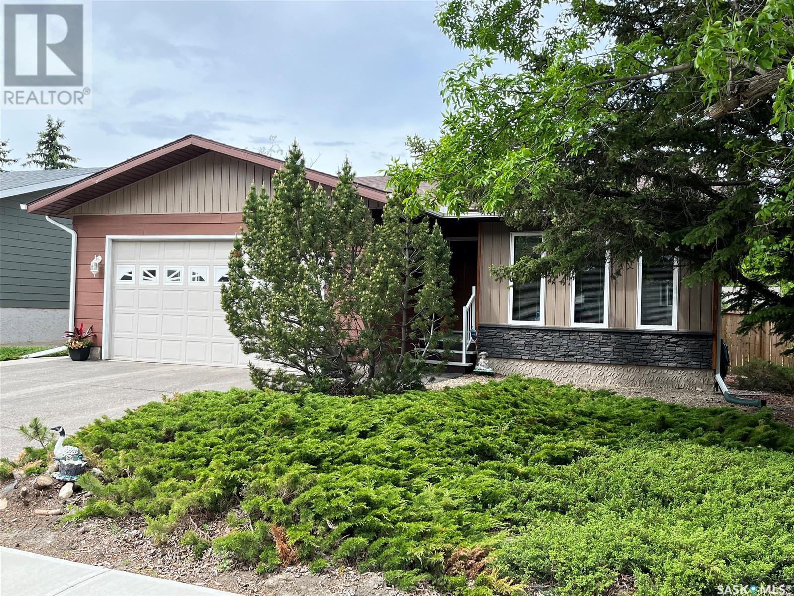 721 Jasper St, Maple Creek, SK S0N 1N0