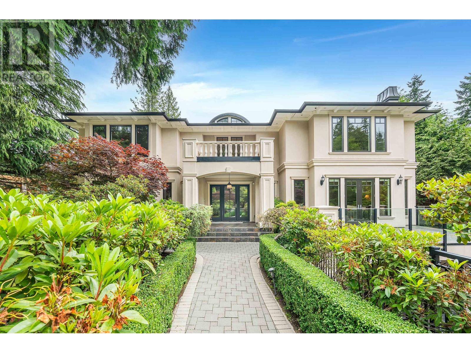 3918 Southridge Ave, West Vancouver, BC V7V 3J1