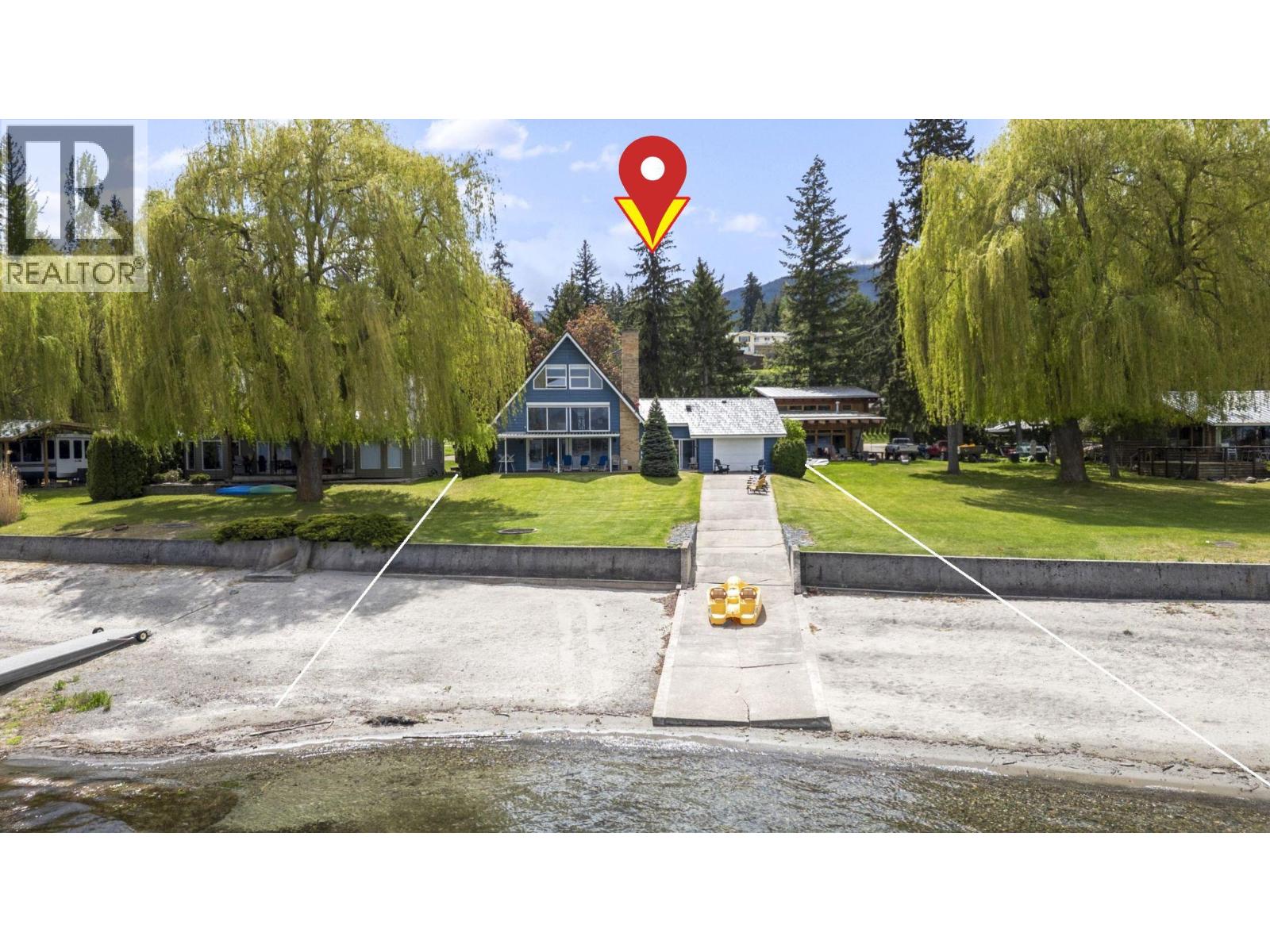 1263 Dieppe Rd, Sorrento, BC V0E 2W0