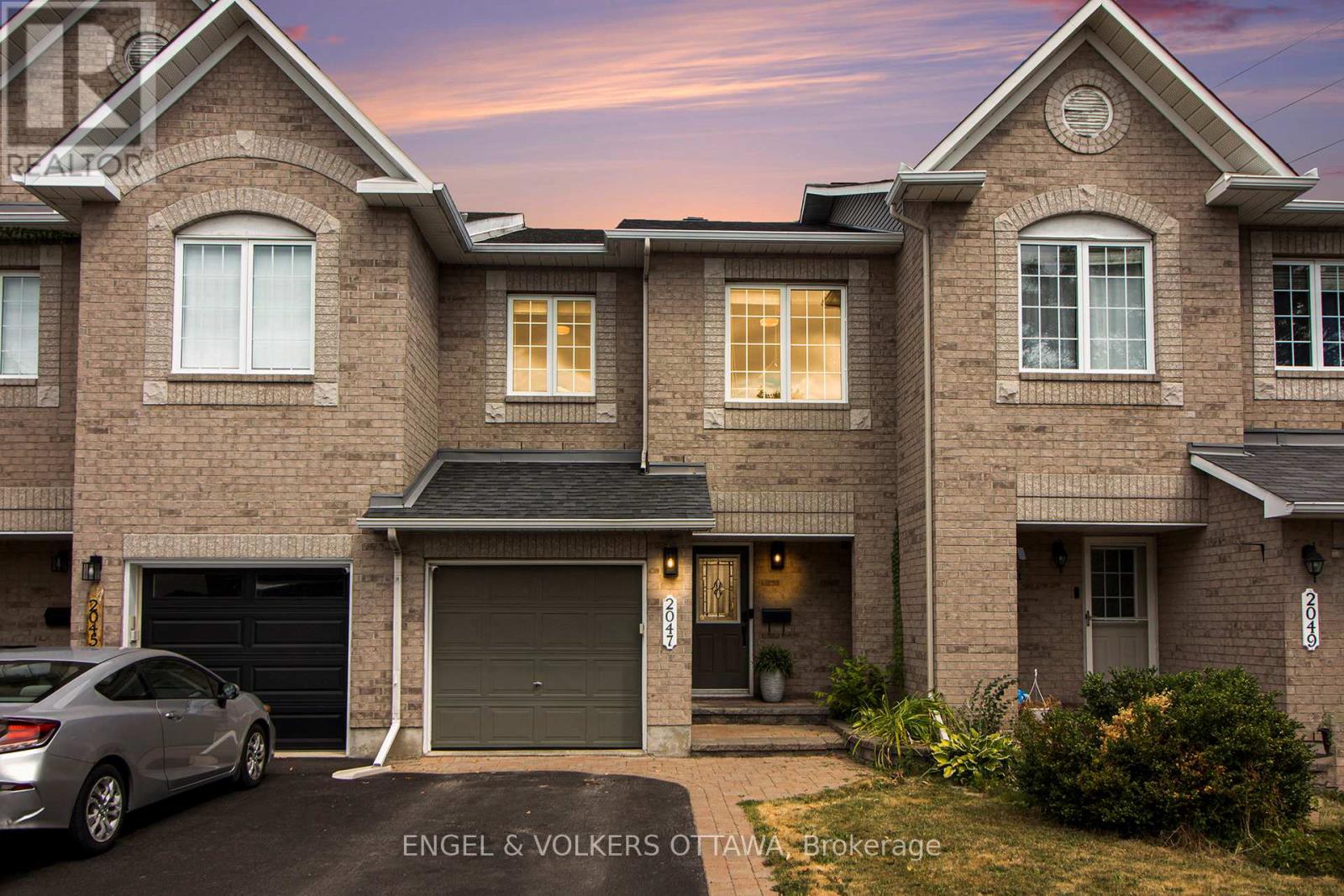 2047 Dorima St, Ottawa, ON K4A 4E8