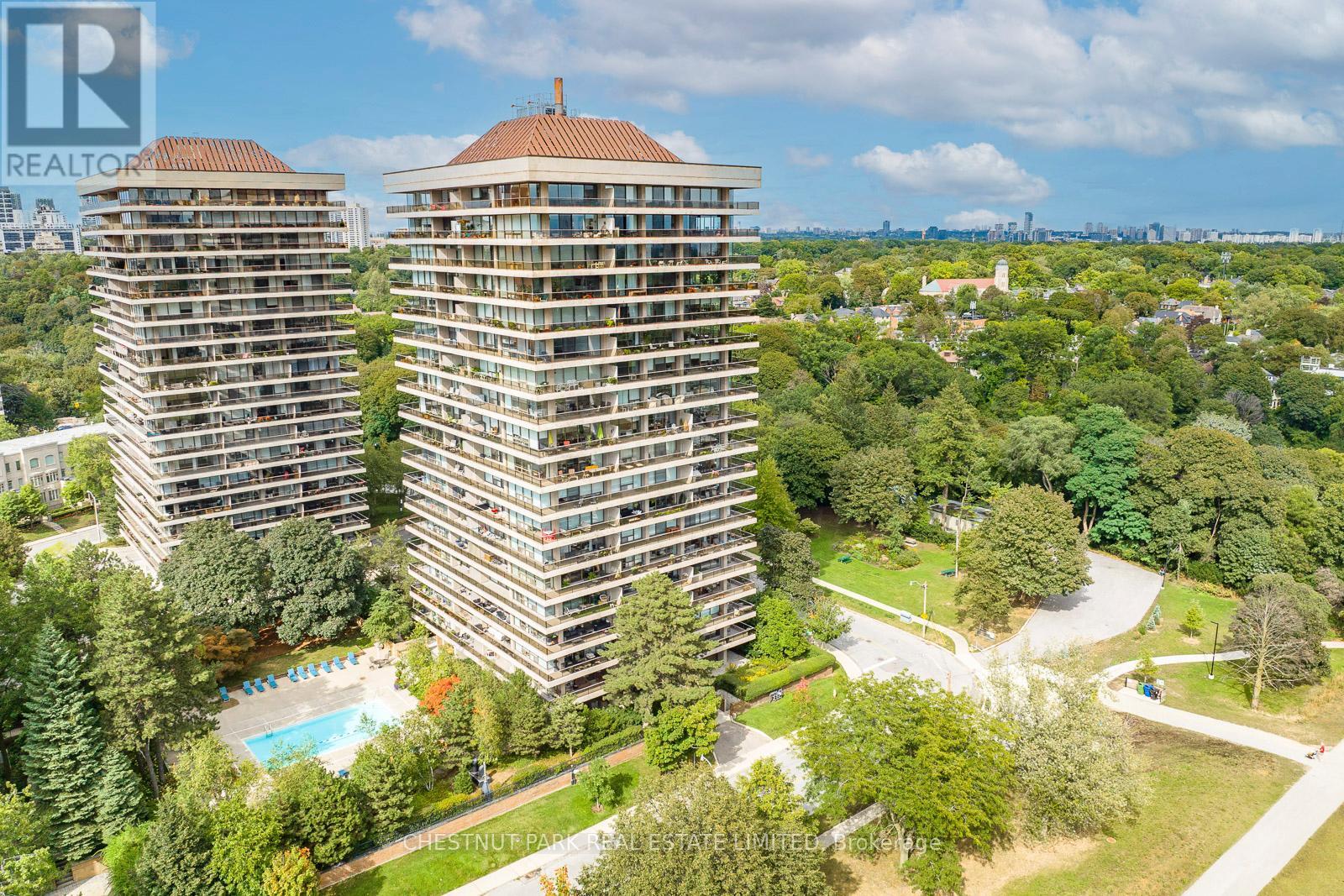 70405 10 Avoca Ave, Toronto, ON M4T 2B7