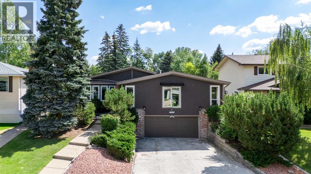 5712 Dalcastle Cres NW, Calgary, AB T3A 1S4