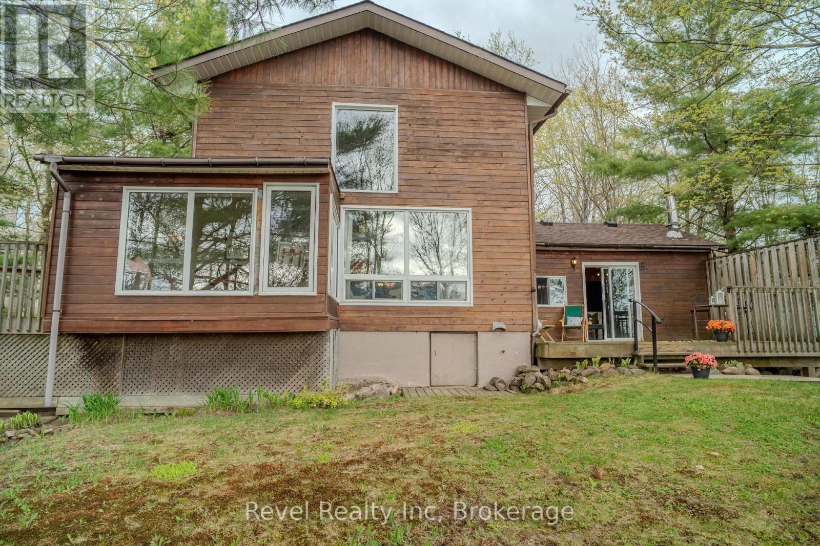 14 Swallow Rd, McDougall, ON P2A 2W7