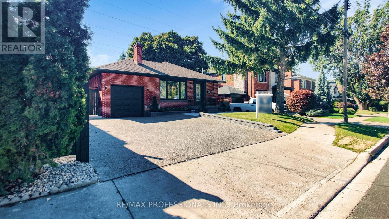 4 Lloyd Manor Rd, Toronto, ON M9B 5H6