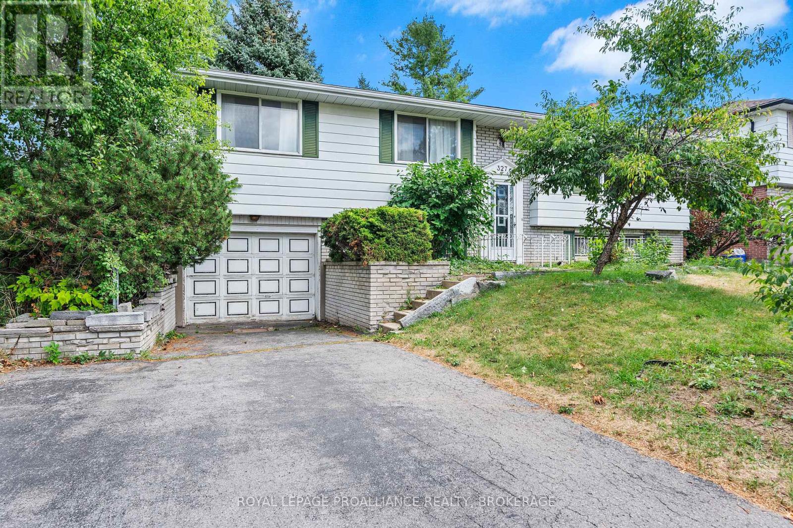 327 Avenue Rd, Kingston, ON K7M 1C8