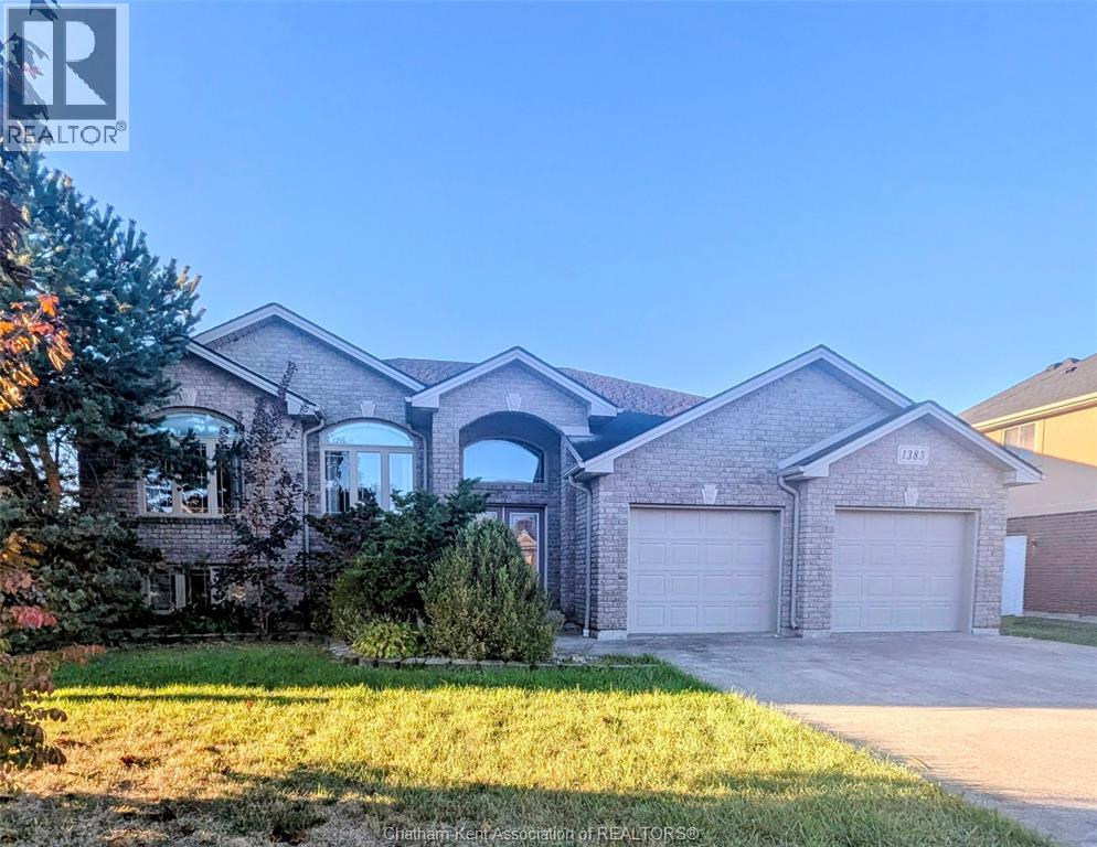 1383 Girard Dr, Lakeshore, ON N8L 0S1