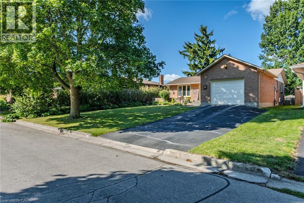26 Douglas Ave, Simcoe, ON N3Y 4X4