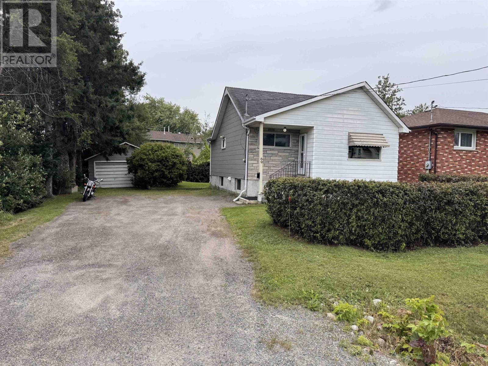 69 Blucher Ave, Thunder Bay, ON P7B 4Y5
