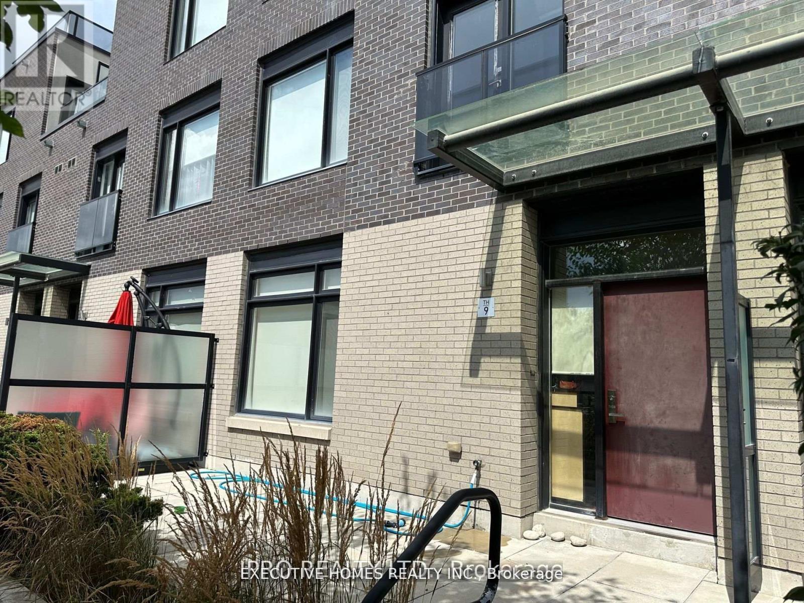 9 4020 Parkside Village Dr, Mississauga, ON L5B 0K2