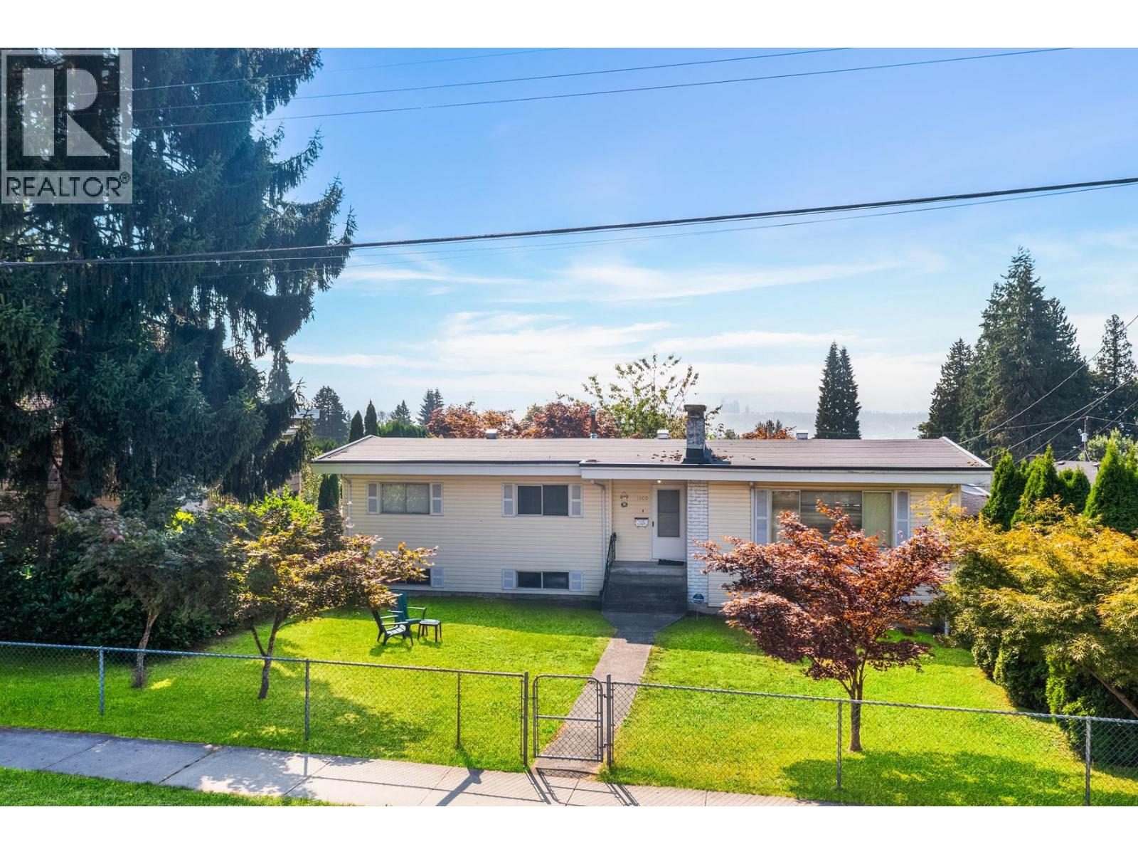 1400 Dansey Ave, Coquitlam, BC V3K 3H8