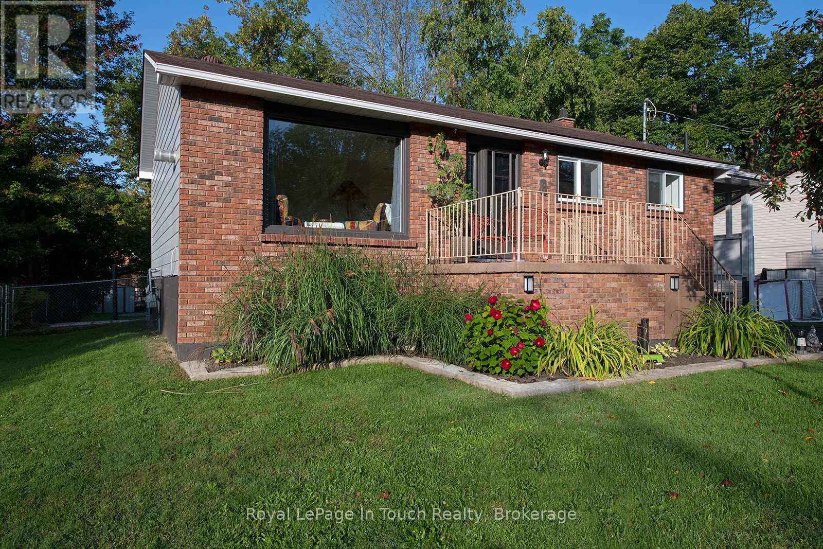 8 Cyril Martin Pl, Severn, ON L0K 1E0