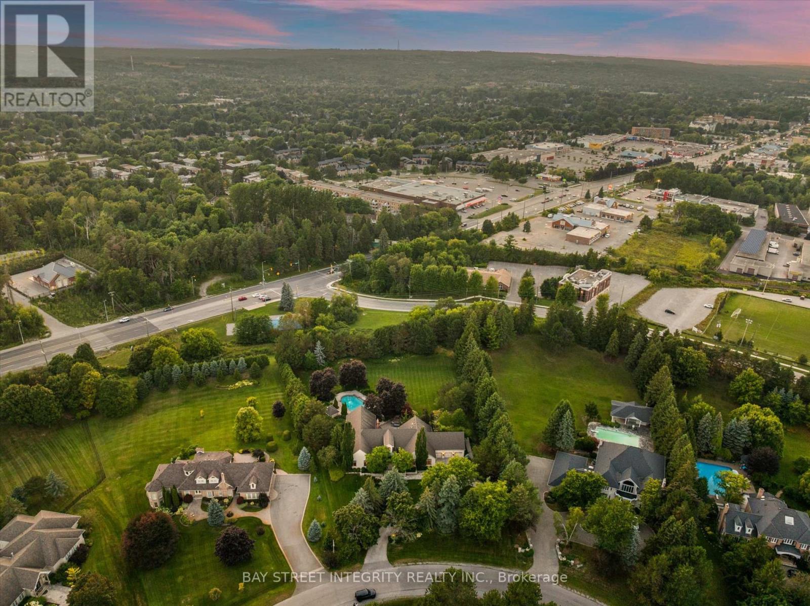 12 Alm Ct, Aurora, ON L4G 3W7
