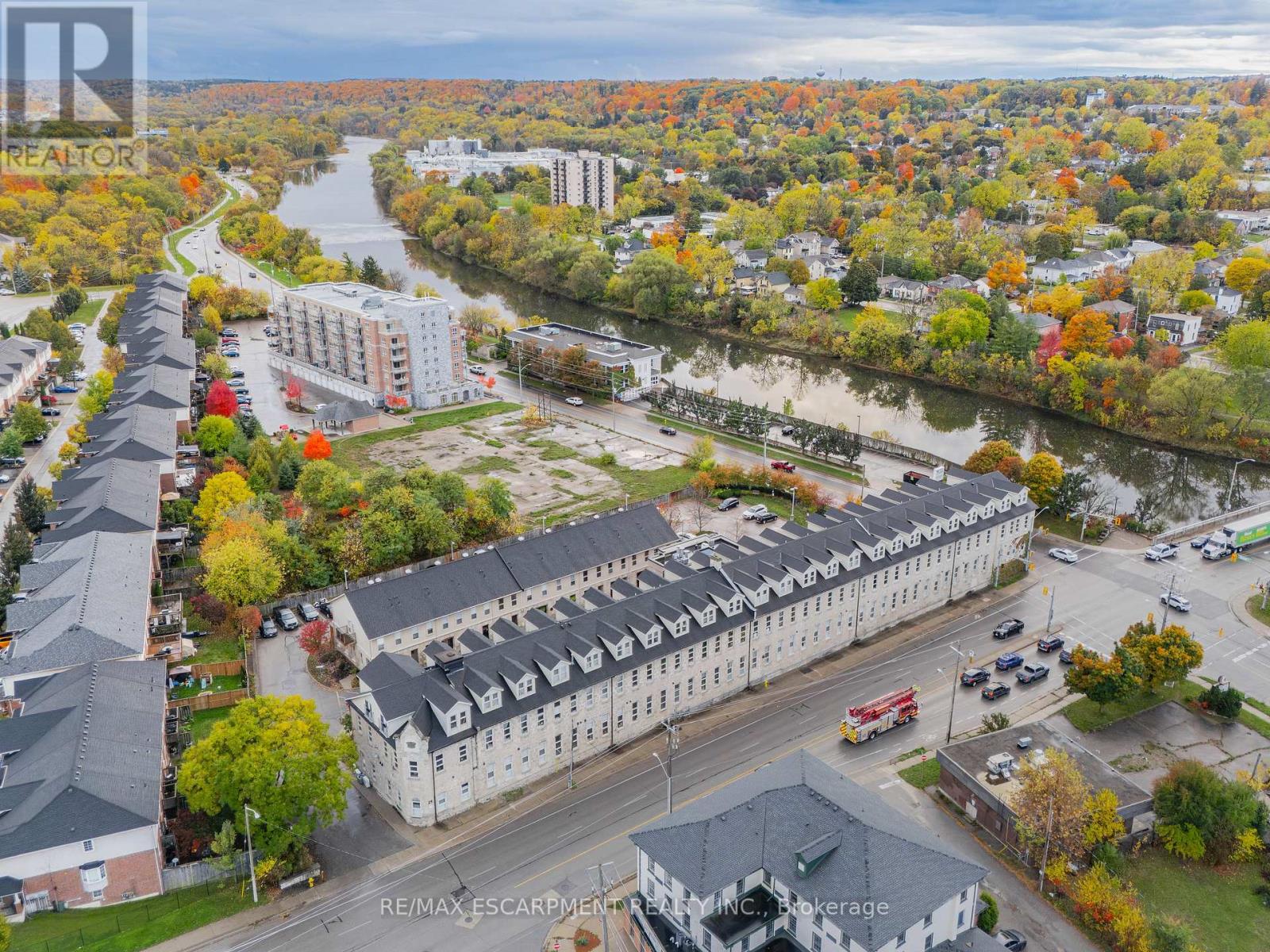 201 25 Concession St, Cambridge, ON N1R 2G6