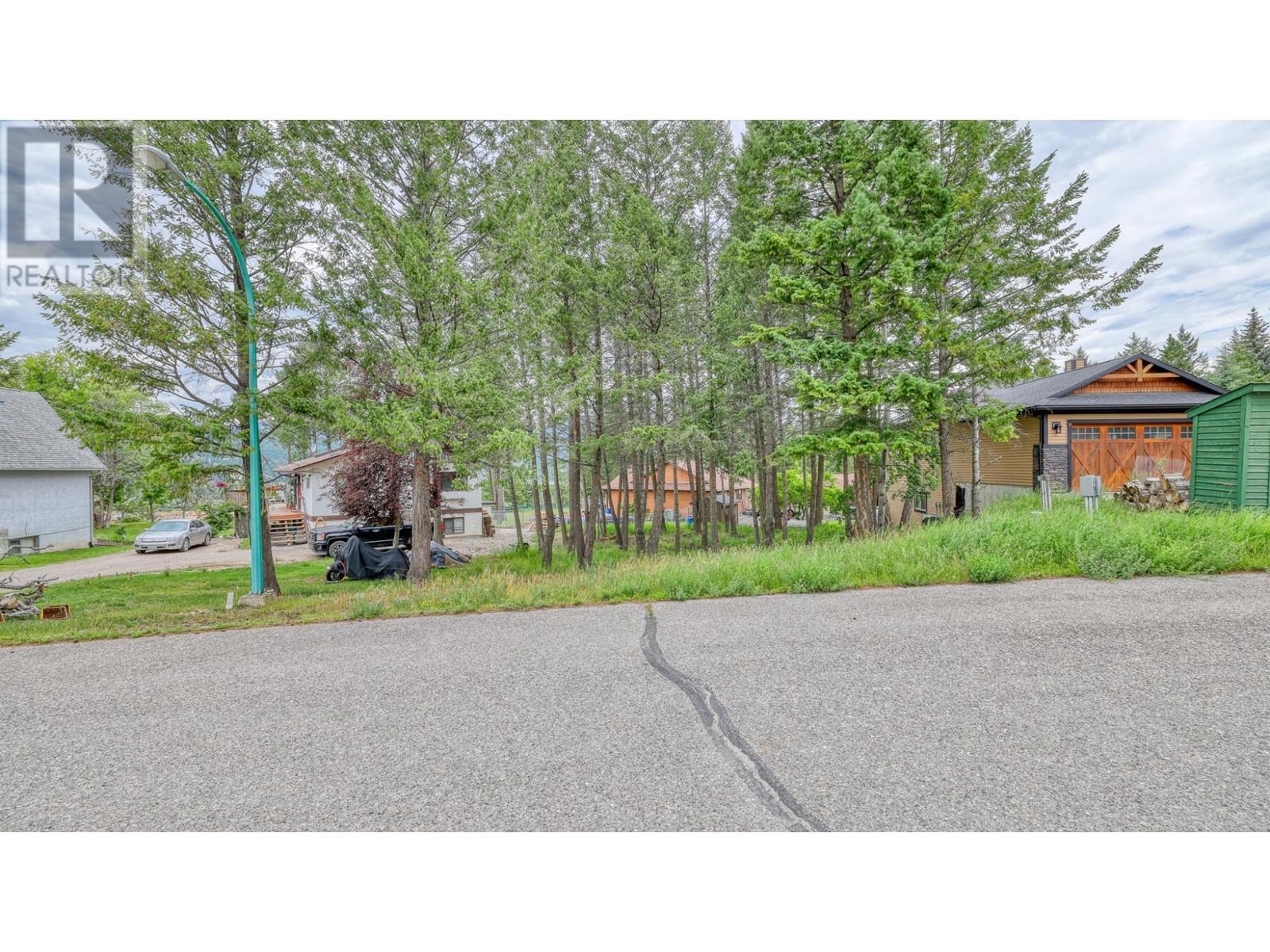 7315 Glacier Dr, Radium Hot Springs, BC V0A 1M0