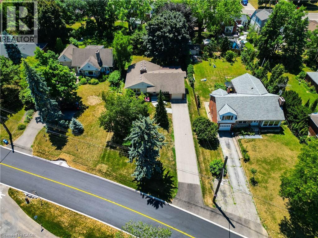 20 Mountain Brow Blvd, Hamilton, ON L8T 1A3