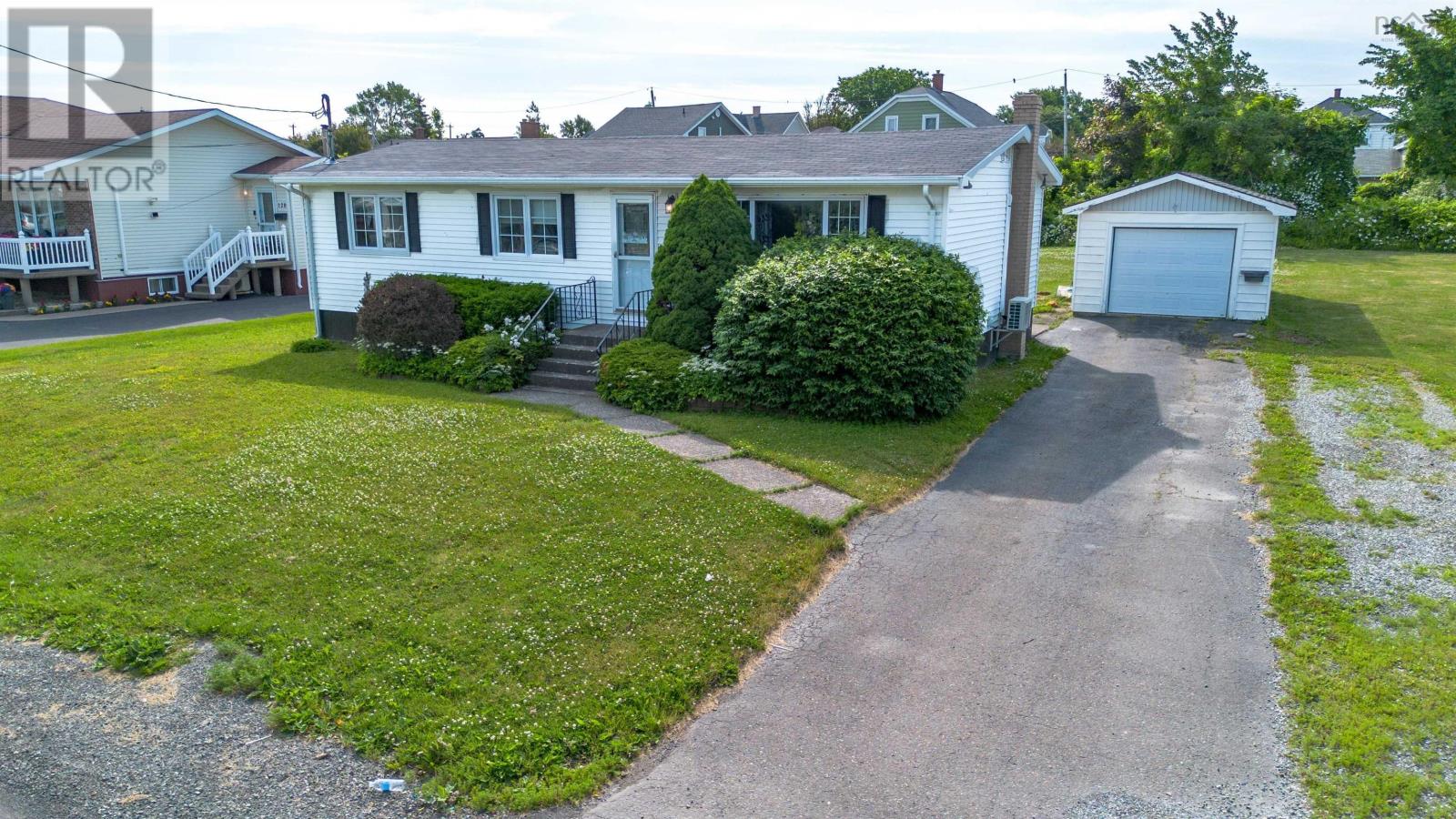 116 Brookland St, Glace Bay, NS B1A 1B4