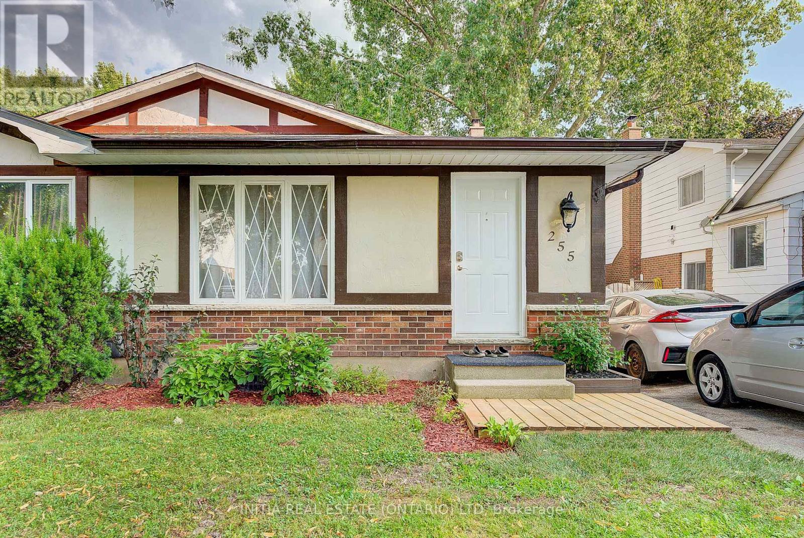 255 Brunswick Cres, London, ON N6G 3L1