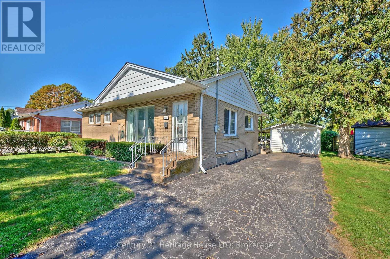 6281 Burdette Dr, Niagara Falls, ON L2E 5H1