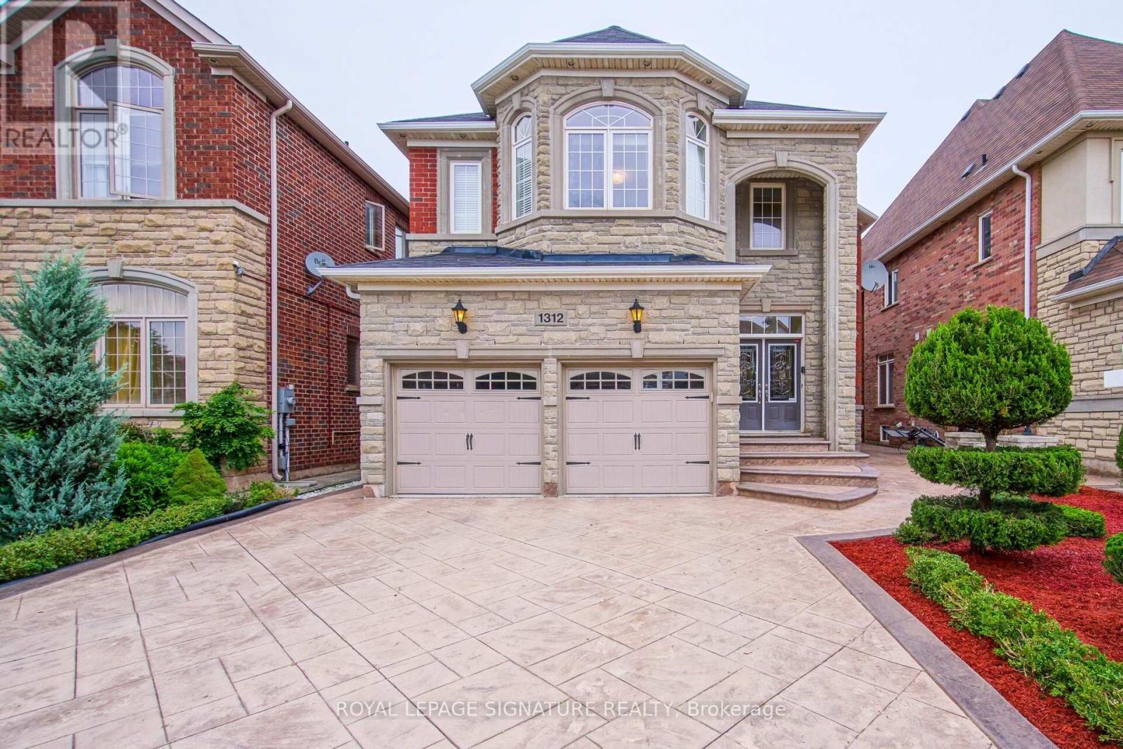 1312 Kestell Blvd, Oakville, ON L6H 0B9