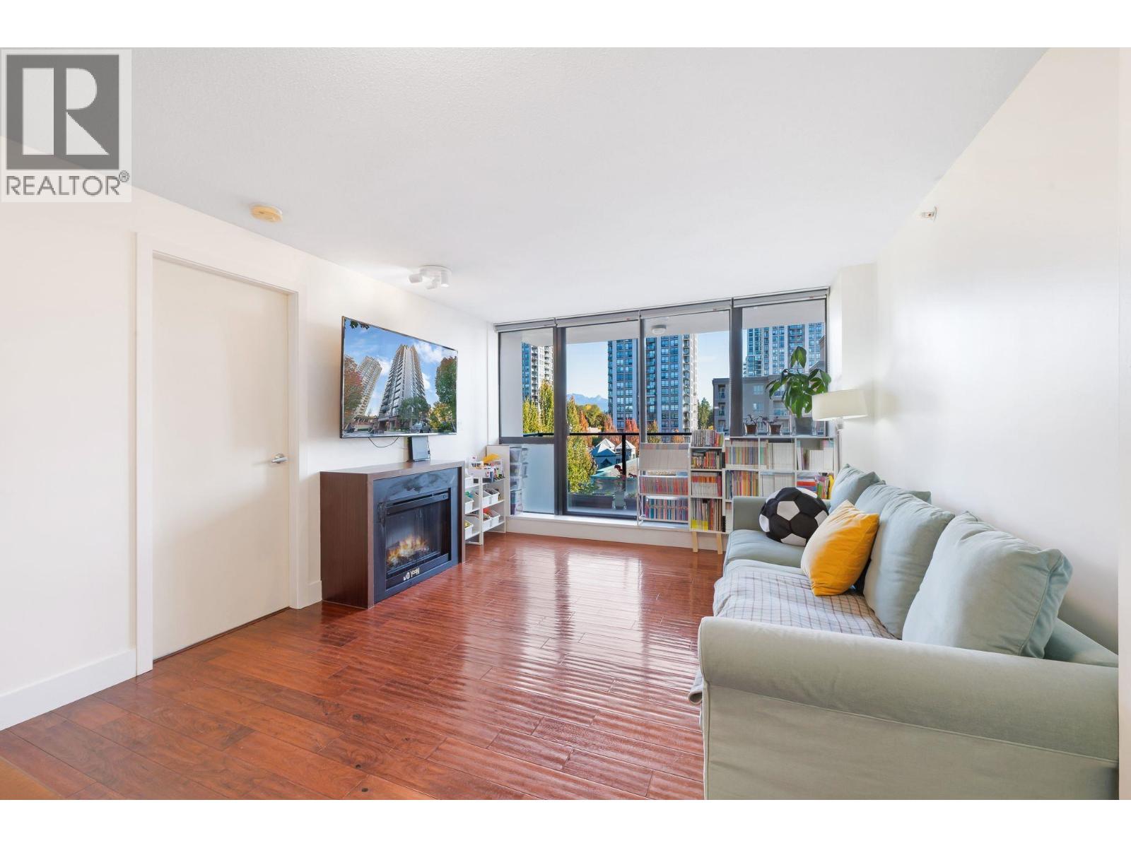 2959 Glen Drive Unit 903, Coquitlam, BC V3B 0B8
