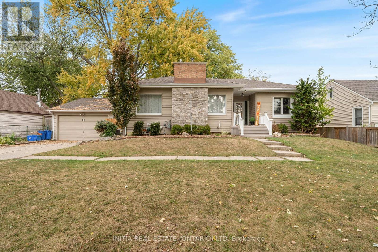 730 Talfourd St, Sarnia, ON N7T 1R9