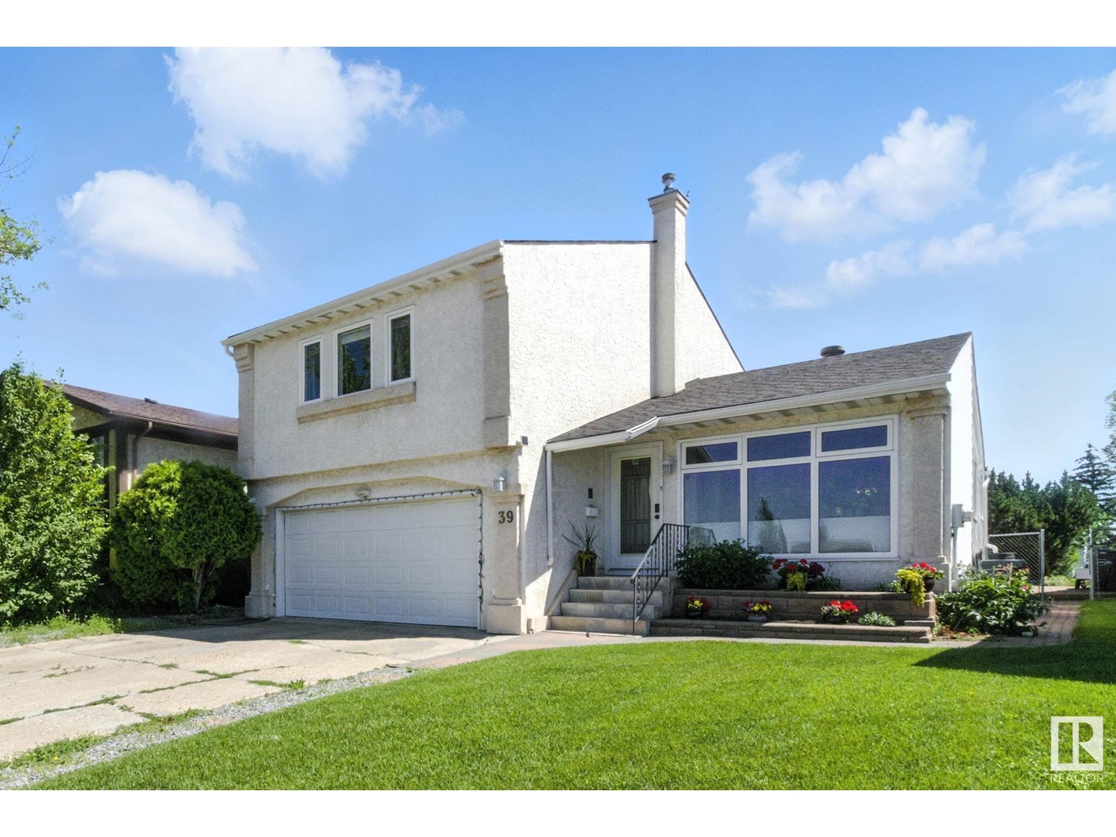 39 Grand Meadow Cr NW, Edmonton, AB T6L 1A3