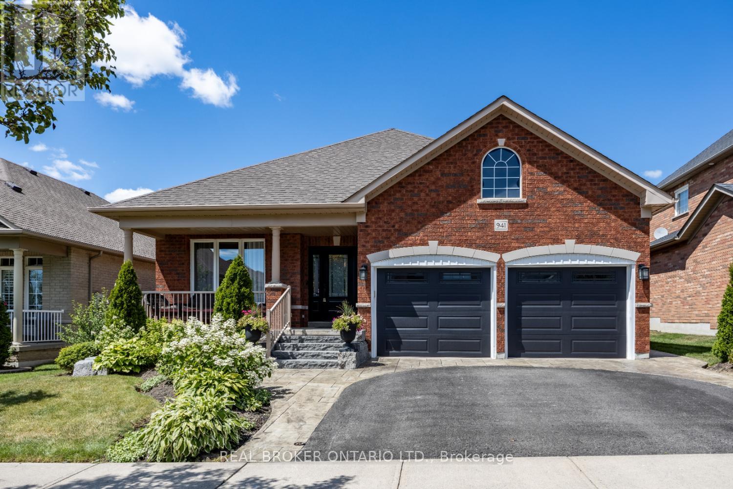 941 Greenleaf Cir, Oshawa, ON L1K 2W8