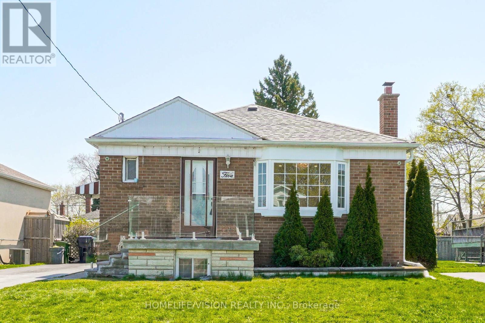 5 Orlando Blvd, Toronto, ON M1R 3N5