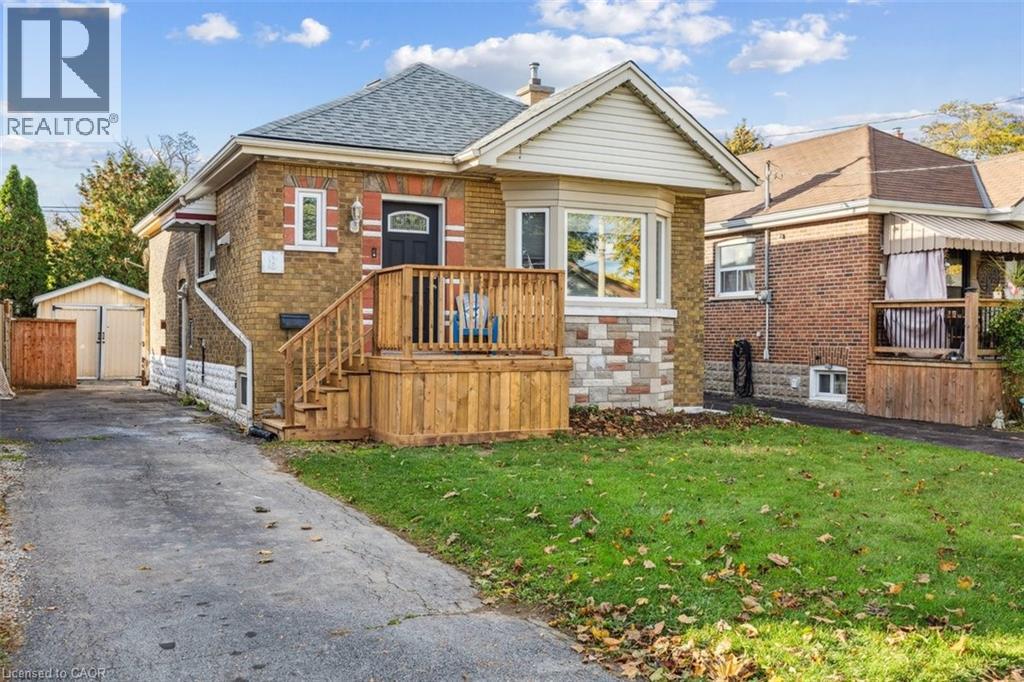8 Wavell Ave, Hamilton, ON L9A 2T2