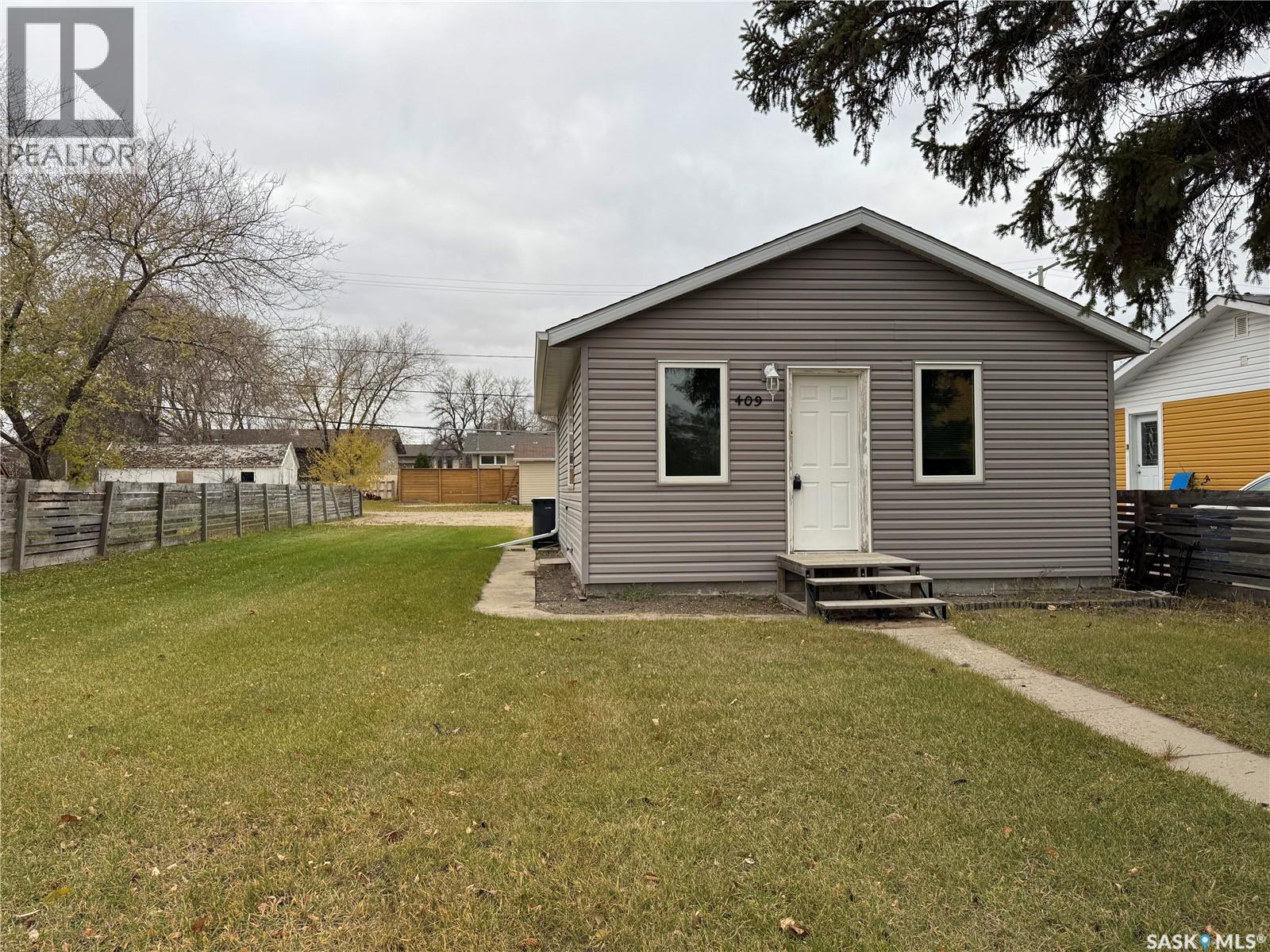 409 8 Street East, Wynyard, SK S0A 4T0